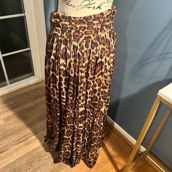 Newport News Dresses & Skirts - Newport News Leopard Cheetah print Chic Maxi Skirt